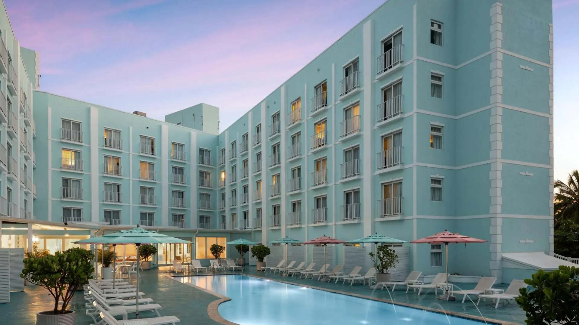 Courtyard By Marriott Nassau Downtown/Junkanoo Beach 4*,