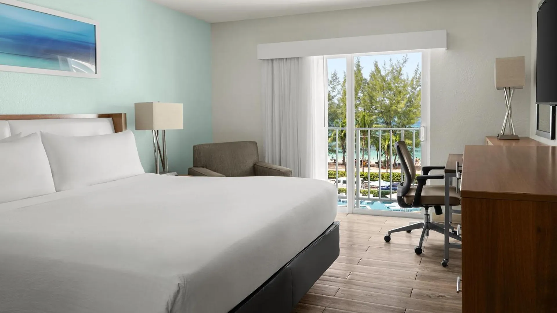 Courtyard By Marriott Nassau Downtown/Junkanoo Beach 4*,
