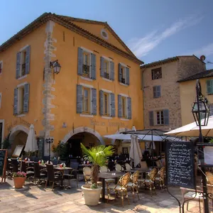 https://hotel-les-armoiries.fr-provencehotel.com